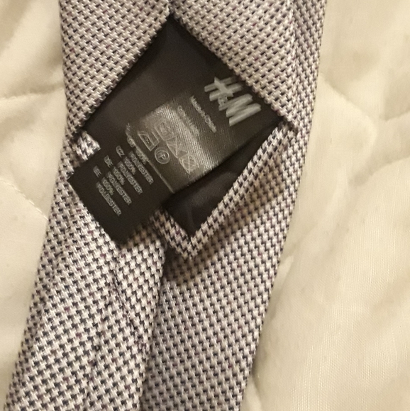 H&M tie - Picture 2 of 2